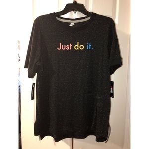 Women’s Nike tshirt